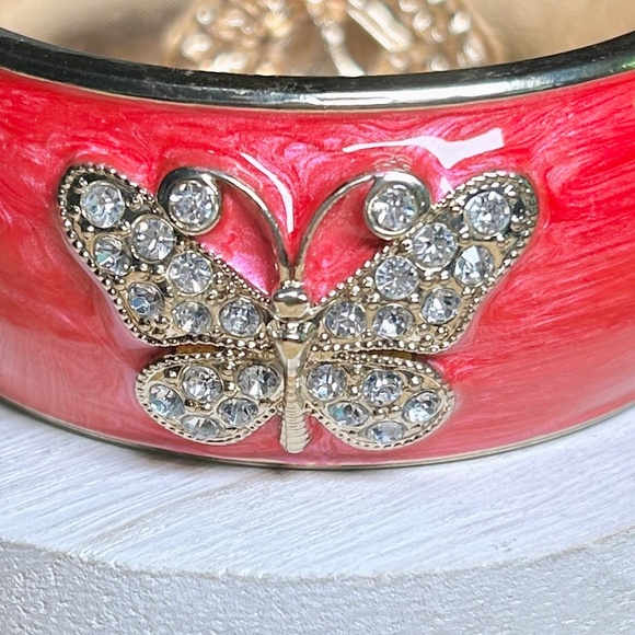 Delightful Crystal Butterfly Pink Enameled Wide Metal Clamper Bangle Bracelet. - Picture 11 of 14